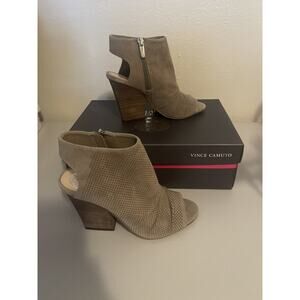 Vince Camuto Heels VC Kentvi Leather Perforated Peep Toe Slingback Tan Sz 6